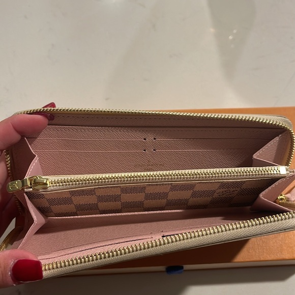 LV Zippy Wallet (light pink interior) - Picture 6 of 12